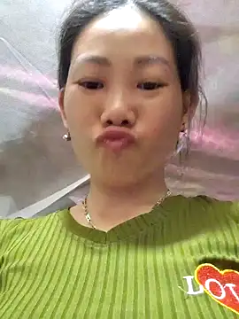 Snapshot of gio-thu chatting on 05/26/26, 12:14 gio-thu online show from 05/26/26, 12:14