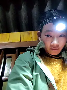 gio-thu online show from 11/23/25, 02:05