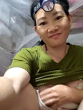 Snapshot of gio-thu chatting on 06/18/26, 01:37 gio-thu online show from 06/18/26, 01:37