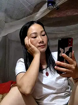 Snapshot of gio-thu chatting on 05/19/26, 02:24 gio-thu online show from 05/19/26, 02:24