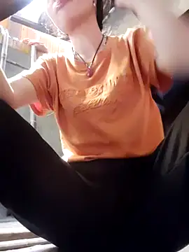 gio-thu online show from 11/15/25, 05:44