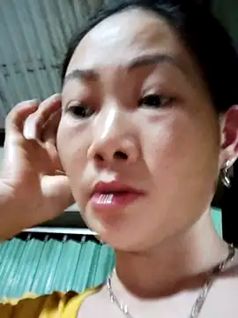 Snapshot of gio-thu chatting on 05/16/26, 01:32 gio-thu online show from 05/16/26, 01:32