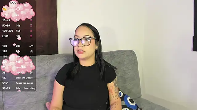 Kari Ruiz  online show from 04/17/26, 10:45