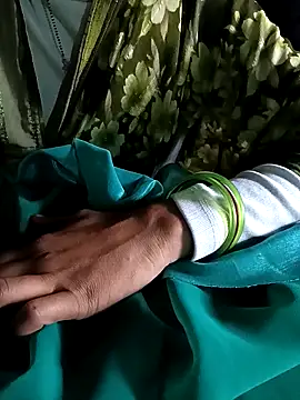 Snapshot of DirtybhabhiGoal chatting on 10/28/25, 04:46 DirtybhabhiGoal online show from 10/28/25, 04:46