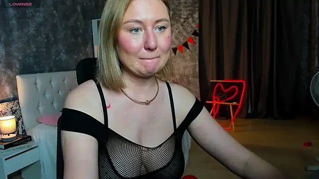 scent  of woman online show from 11/12/25, 01:32