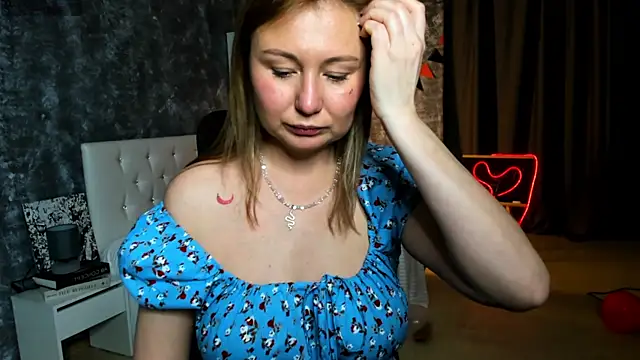 scent  of woman online show from 11/05/25, 01:42