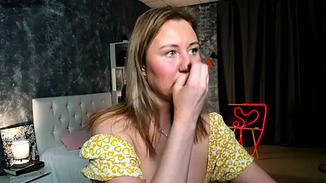 scent  of woman online show from 11/04/25, 01:31