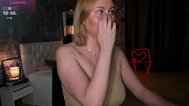 scent  of woman online show from 11/20/25, 01:50