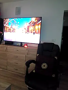 Snapshot of sweetgirl32 chatting on 11/05/25, 11:35 sweetgirl32 online show from 11/05/25, 11:35