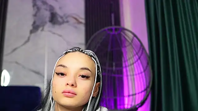 Snapshot of RachelRavee chatting on 10/28/25, 05:18 RachelRavee online show from 10/28/25, 05:18