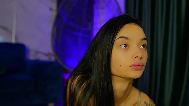 Snapshot of RachelRavee chatting on 10/11/25, 04:02 RachelRavee online show from 10/11/25, 04:02