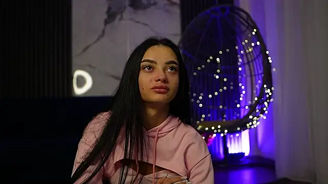 Snapshot of RachelRavee chatting on 11/29/25, 05:18 RachelRavee online show from 11/29/25, 05:18