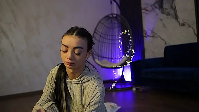 RachelRavee online show from 03/22/26, 05:10