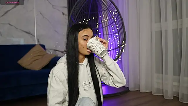 Snapshot of RachelRavee chatting on 12/03/25, 04:57 RachelRavee online show from 12/03/25, 04:57