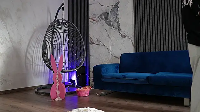 RachelRavee online show from 04/13/26, 05:00