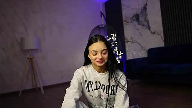 Snapshot of RachelRavee chatting on 12/15/25, 05:13 RachelRavee online show from 12/15/25, 05:13