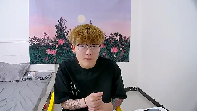 KK-cuteboy online show from 04/15/26, 07:07