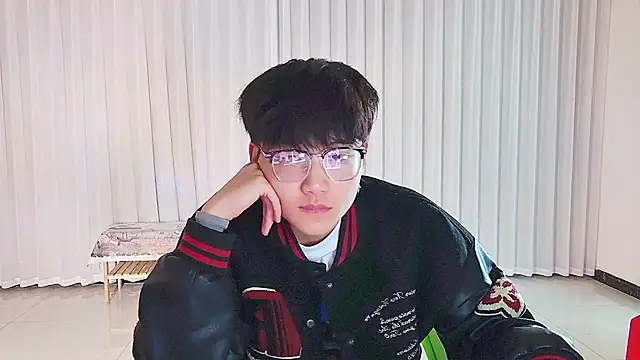 KK-cuteboy online show from 04/22/26, 05:14