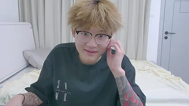 Snapshot of KK-cuteboy chatting on 04/04/26, 10:11 KK-cuteboy online show from 04/04/26, 10:11