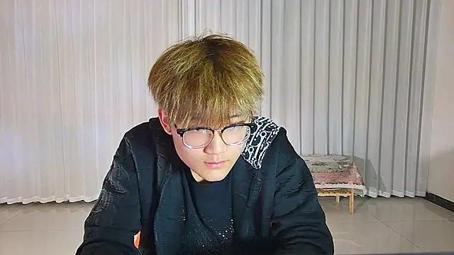 Snapshot of KK-cuteboy chatting on 04/07/26, 12:18 KK-cuteboy online show from 04/07/26, 12:18