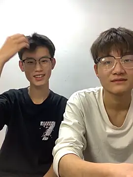 Snapshot of KK-cuteboy chatting on 10/11/25, 12:39 KK-cuteboy online show from 10/11/25, 12:39