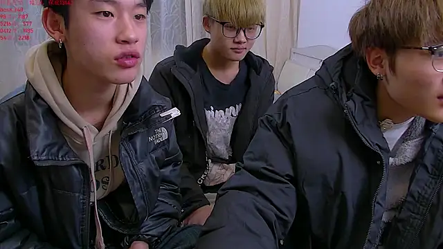 Snapshot of KK-cuteboy chatting on 12/21/25, 10:28 KK-cuteboy online show from 12/21/25, 10:28