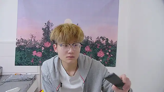 Snapshot of KK-cuteboy chatting on 04/12/26, 05:33 KK-cuteboy online show from 04/12/26, 05:33