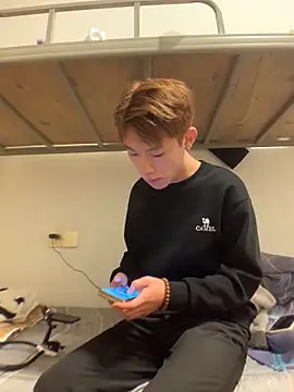 KK-cuteboy online show from 12/02/25, 10:17