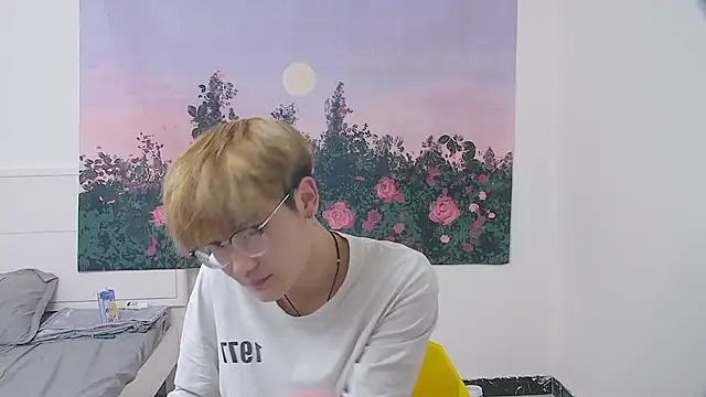 Snapshot of KK-cuteboy chatting on 04/12/26, 07:28 KK-cuteboy online show from 04/12/26, 07:28