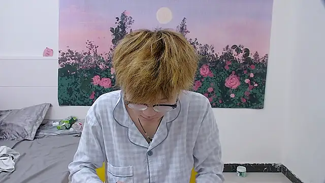 KK-cuteboy online show from 04/19/26, 04:13