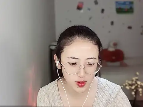 Queena  online show from 12/16/25, 06:50