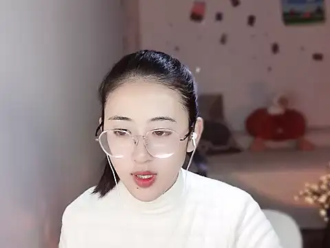 Queena  online show from 12/17/25, 09:36