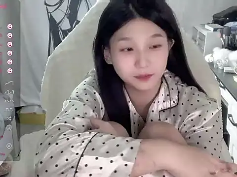 QiQi-779 online show from 10/10/25, 02:51