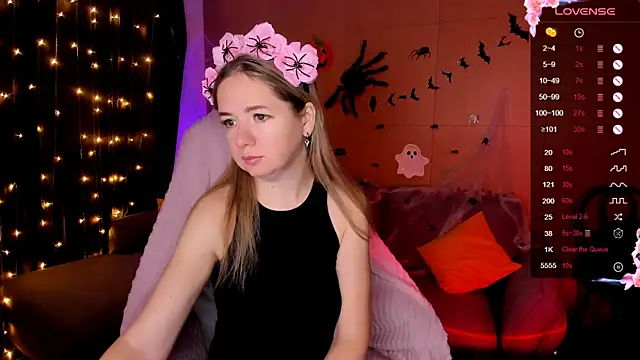 Snapshot of Evaa_Braunn chatting on 10/28/25, 02:12 Evaa Braunn online show from 10/28/25, 02:12