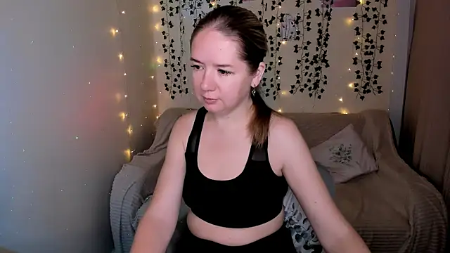 Snapshot of Evaa_Braunn chatting on 10/20/25, 02:13 Evaa Braunn online show from 10/20/25, 02:13