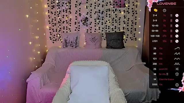 Snapshot of Evaa_Braunn chatting on 11/24/25, 02:11 Evaa Braunn online show from 11/24/25, 02:11