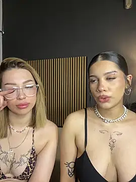 LoraShines online show from 05/28/26, 06:25