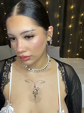 LoraShines online show from 05/21/26, 05:21