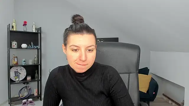 BettyJamess online show from 12/16/25, 05:44