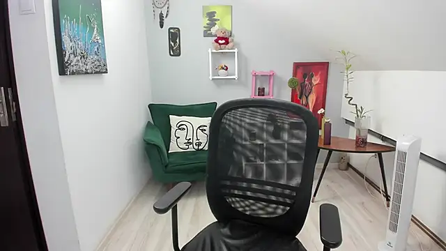 BettyJamess online show from 10/20/25, 07:36