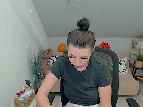 BettyJamess online show from 10/29/25, 09:03