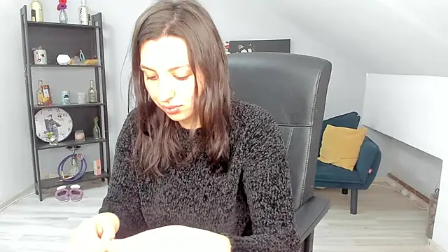 BettyJamess online show from 12/17/25, 06:51