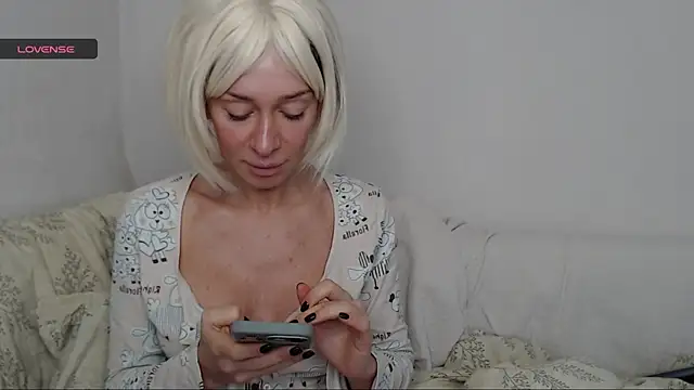 Snapshot of Mimi_la chatting on 10/16/25, 10:34 Mimi la online show from 10/16/25, 10:34