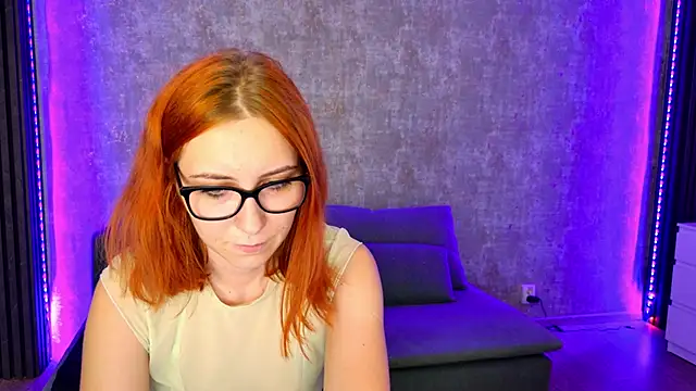 Snapshot of scarleteyes_ chatting on 11/08/25, 06:06 scarleteyes online show from 11/08/25, 06:06