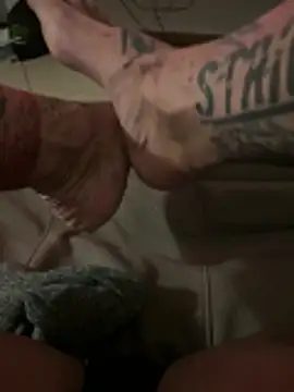 Snapshot of Sexy-feet78 chatting on 12/21/25, 05:58 Sexy-feet78 online show from 12/21/25, 05:58