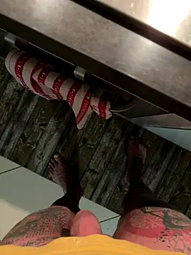 Snapshot of Sexy-feet78 chatting on 11/30/25, 05:25 Sexy-feet78 online show from 11/30/25, 05:25