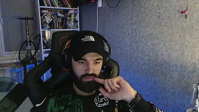 Nik Namee online show from 12/15/25, 05:52