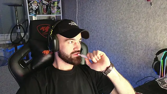 Nik Namee online show from 12/21/25, 04:47