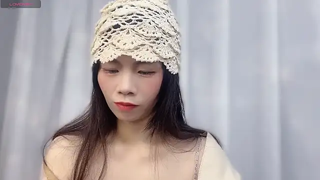 Snapshot of Lynnalltop-165-KeKe chatting on 12/15/25, 01:06 Lynnalltop-165-KeKe online show from 12/15/25, 01:06