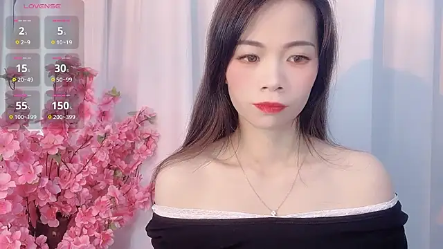 Snapshot of Lynnalltop-165-KeKe chatting on 11/11/25, 12:16 Lynnalltop-165-KeKe online show from 11/11/25, 12:16